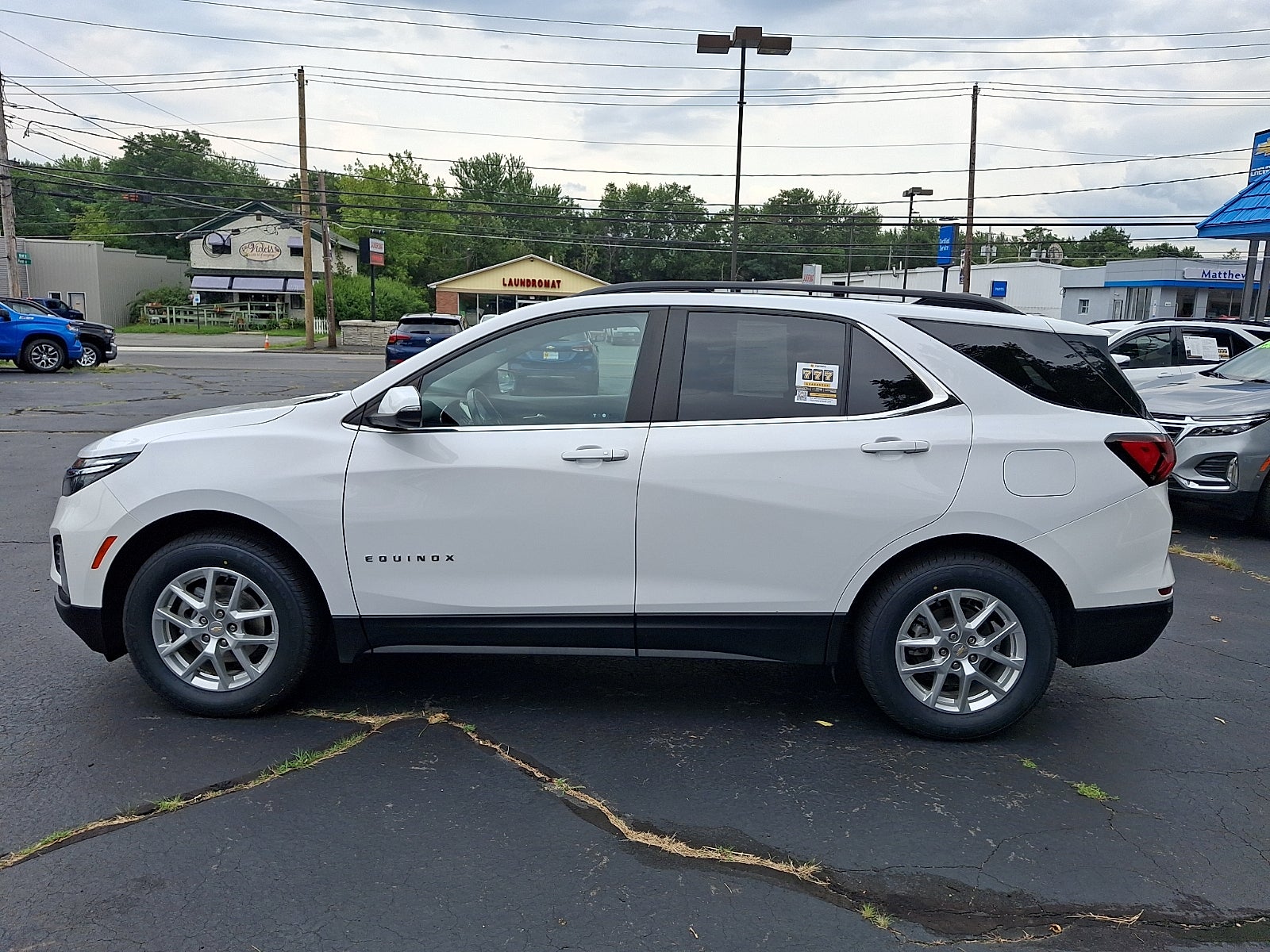 Used 2022 Chevrolet Equinox LT with VIN 3GNAXUEV3NL241807 for sale in Blakely, PA