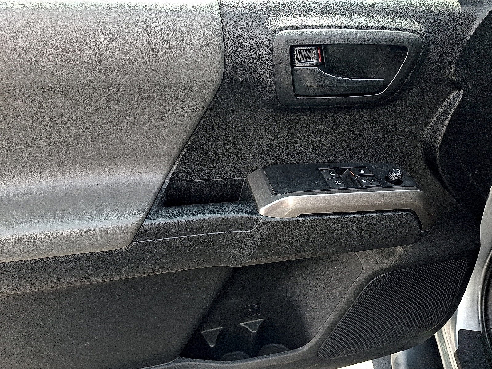 2022 Toyota Tacoma 4WD SR
