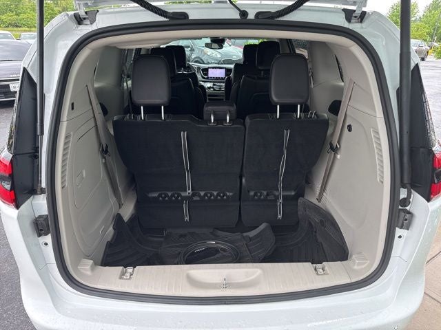 2023 Chrysler Pacifica Hybrid Touring L