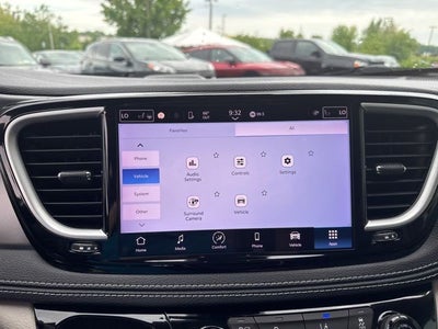 2023 Chrysler Pacifica Hybrid Touring L