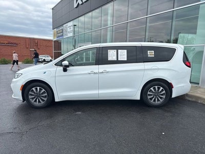 2023 Chrysler Pacifica Hybrid Touring L