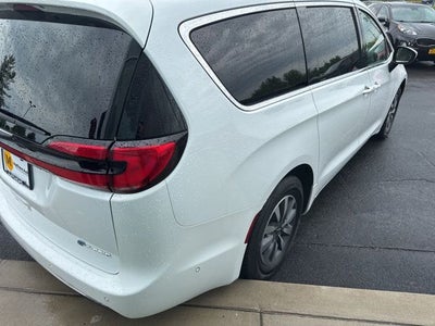 2023 Chrysler Pacifica Hybrid Touring L