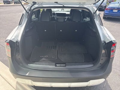 2025 Nissan Kicks SR