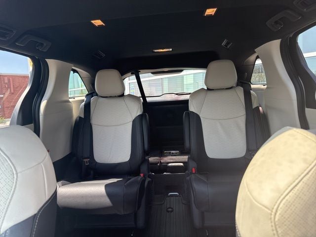 2025 Toyota Sienna Limited 7 Passenger