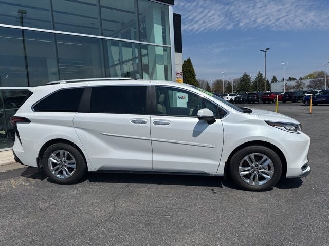 2025 Toyota Sienna Limited 7 Passenger