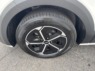 2023 Kia Niro LX