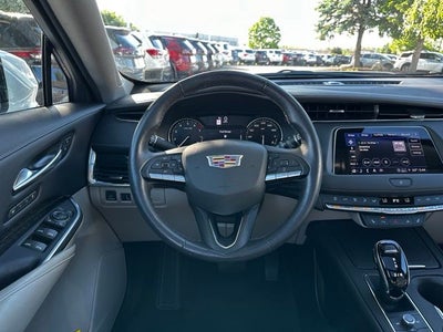 2023 Cadillac XT4 Premium Luxury