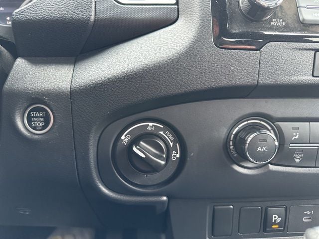 2023 Nissan Frontier SV