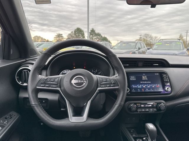 2023 Nissan Kicks SR