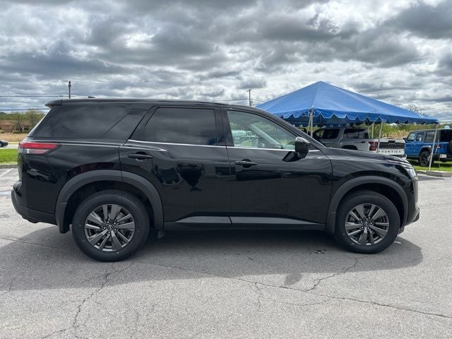 2024 Nissan Pathfinder S