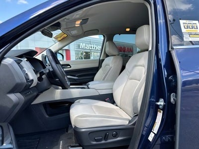 2024 Nissan Pathfinder SL