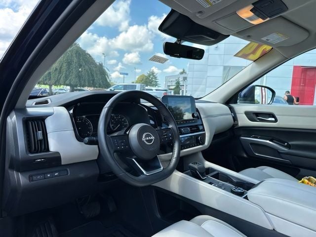 2024 Nissan Pathfinder SL