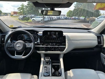 2024 Nissan Pathfinder SL
