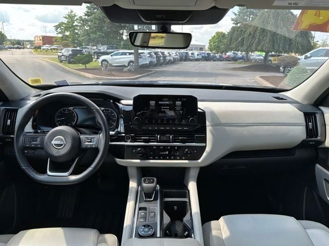 2024 Nissan Pathfinder SL