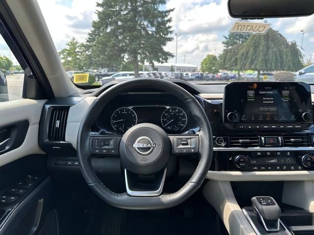 2024 Nissan Pathfinder SL