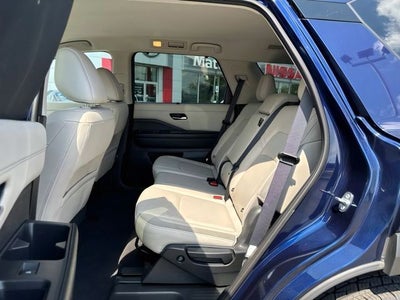 2024 Nissan Pathfinder SL