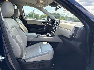 2024 Nissan Pathfinder SL