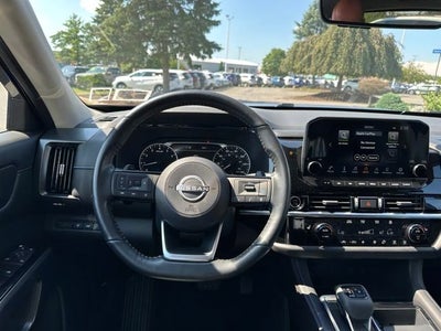 2023 Nissan Pathfinder SL
