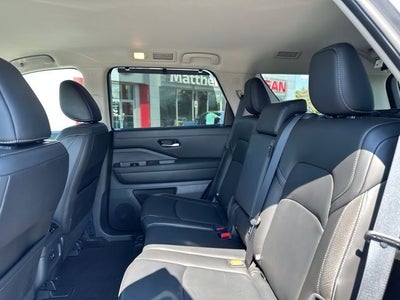 2023 Nissan Pathfinder SL