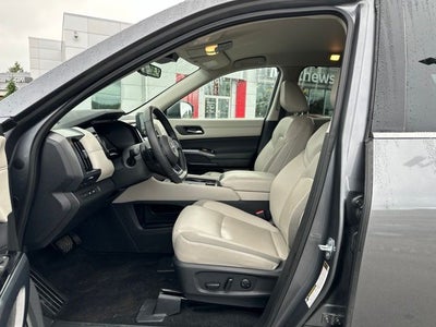 2024 Nissan Pathfinder SL