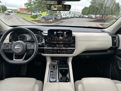 2024 Nissan Pathfinder SL