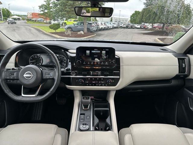 2024 Nissan Pathfinder SL