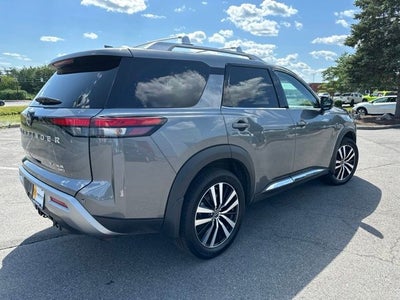 2024 Nissan Pathfinder Platinum