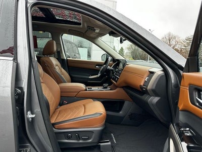 2024 Nissan Pathfinder Platinum