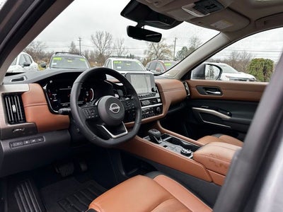 2024 Nissan Pathfinder Platinum