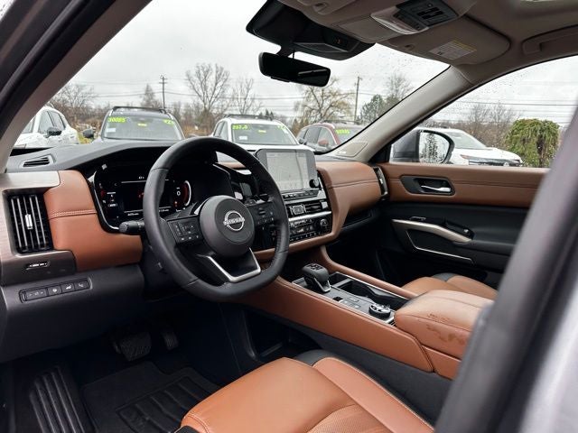 2024 Nissan Pathfinder Platinum