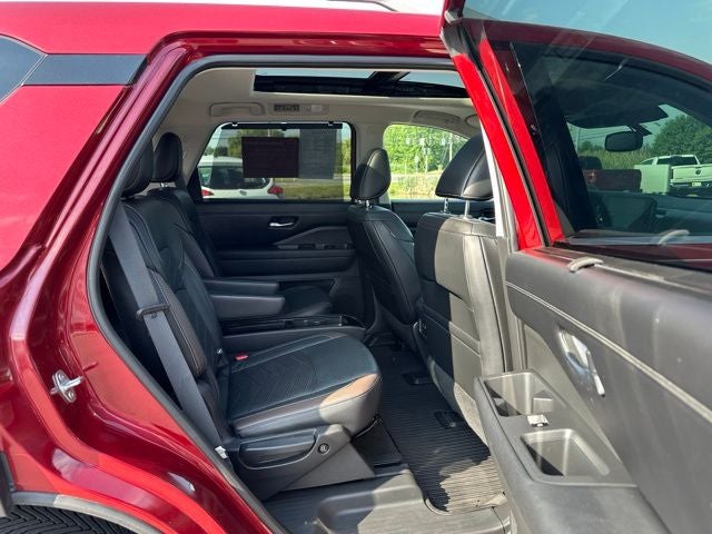 2022 Nissan Pathfinder Platinum