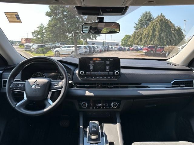 2022 Mitsubishi Outlander SE