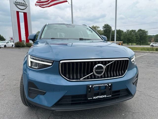 2025 Volvo XC40 B5 Core