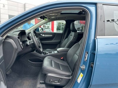 2025 Volvo XC40 B5 Core