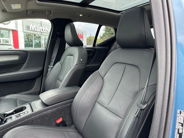 2025 Volvo XC40 B5 Core