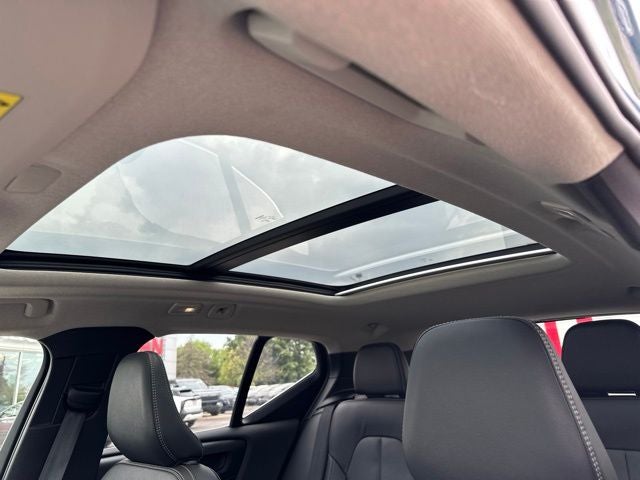 2025 Volvo XC40 B5 Core