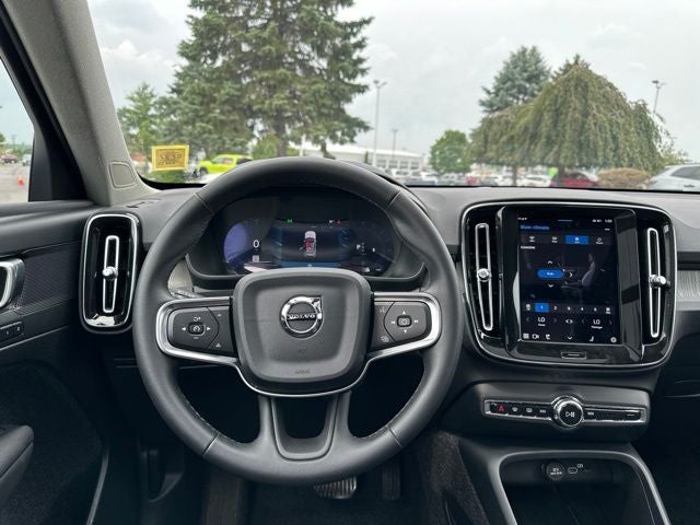 2025 Volvo XC40 B5 Core
