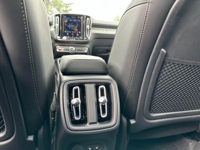 2025 Volvo XC40 B5 Core