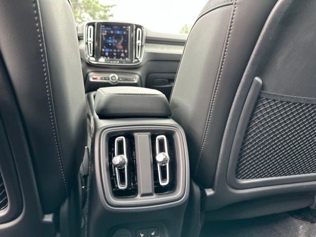 2025 Volvo XC40 B5 Core
