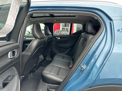 2025 Volvo XC40 B5 Core