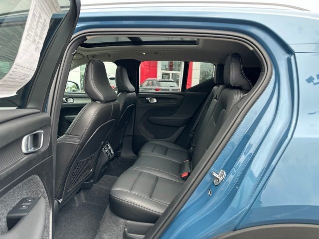2025 Volvo XC40 B5 Core