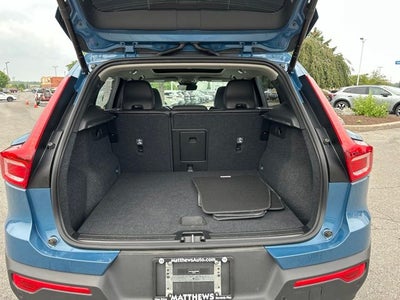 2025 Volvo XC40 B5 Core