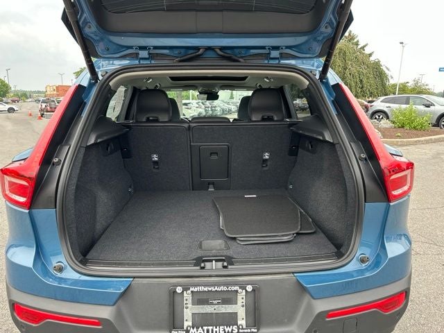 2025 Volvo XC40 B5 Core