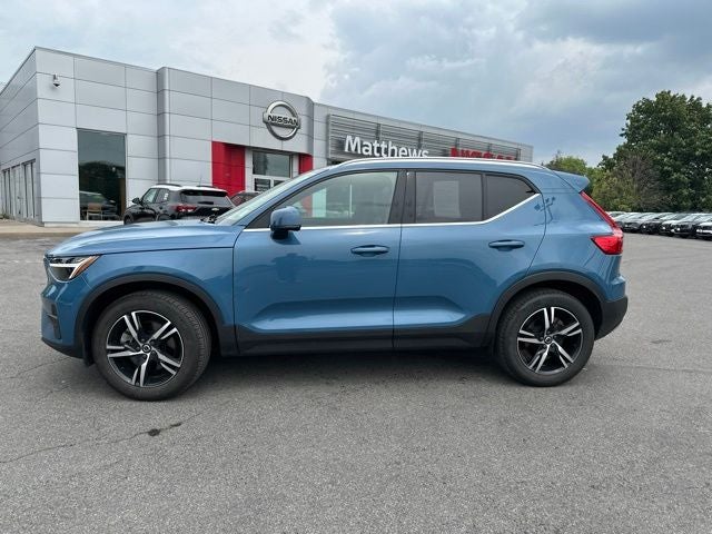 2025 Volvo XC40 B5 Core