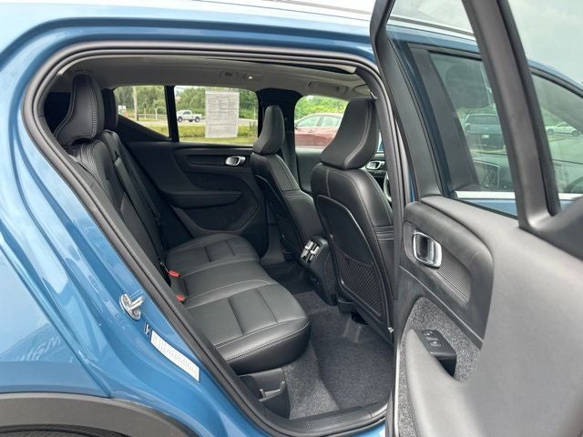 2025 Volvo XC40 B5 Core