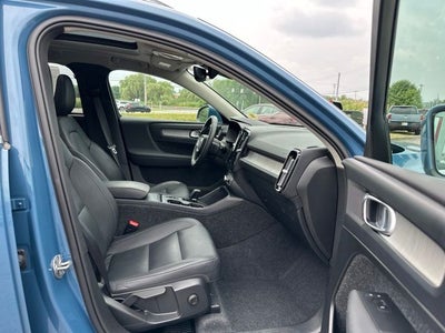 2025 Volvo XC40 B5 Core