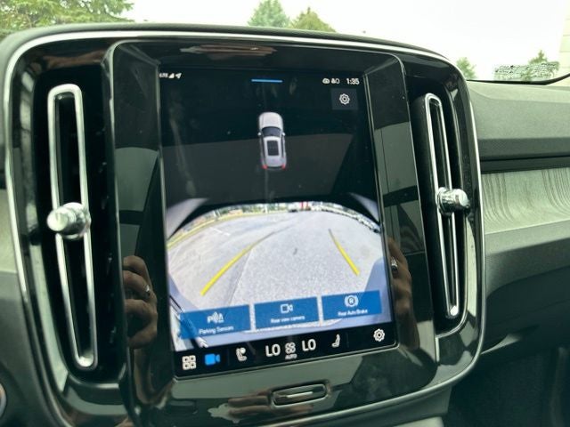 2025 Volvo XC40 B5 Core