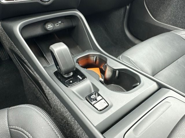 2025 Volvo XC40 B5 Core