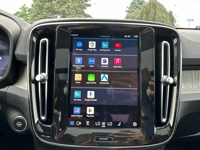 2025 Volvo XC40 B5 Core