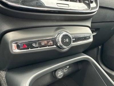2025 Volvo XC40 B5 Core